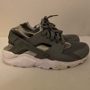 Hurachi big kids size 6